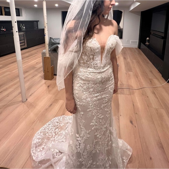 Calla Blanche Wedding Dress - Picture 2 of 3